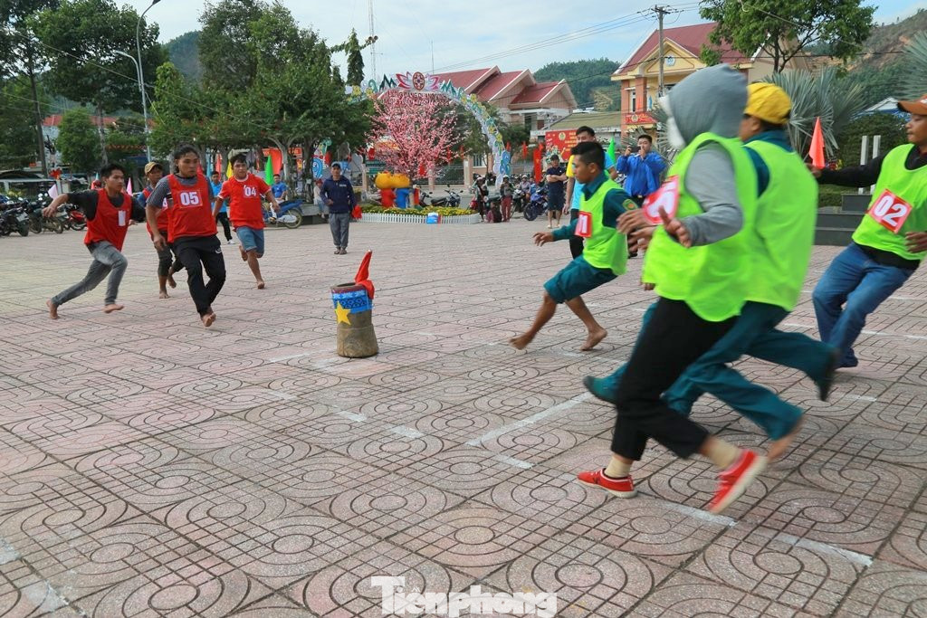 Sôi nổi các trò chơi trong dịp đón xuân mới