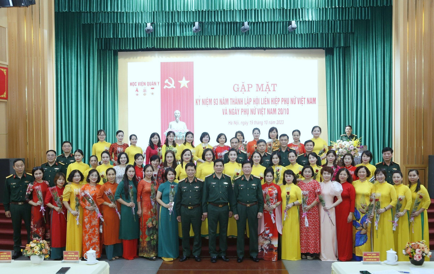 Lãnh đạo Học viện Quân y cùng các cán bộ, hội viên phụ nữ tham dự chương trình.