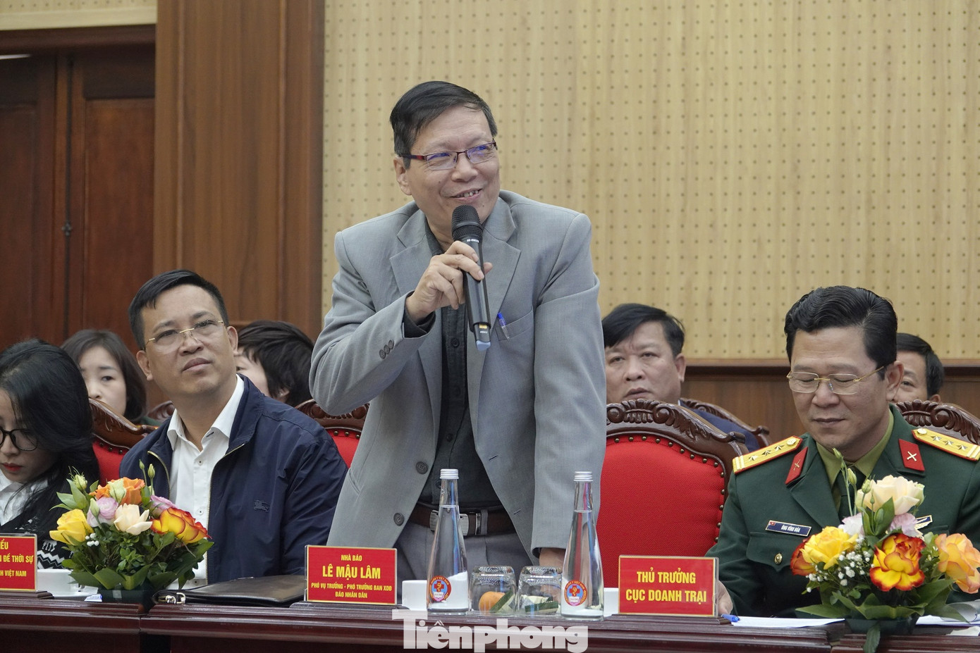 Đại biểu lãnh đạo các cơ quan báo chí phát biểu tại chương trình gặp mặt báo chí của Tổng cục Hậu cần