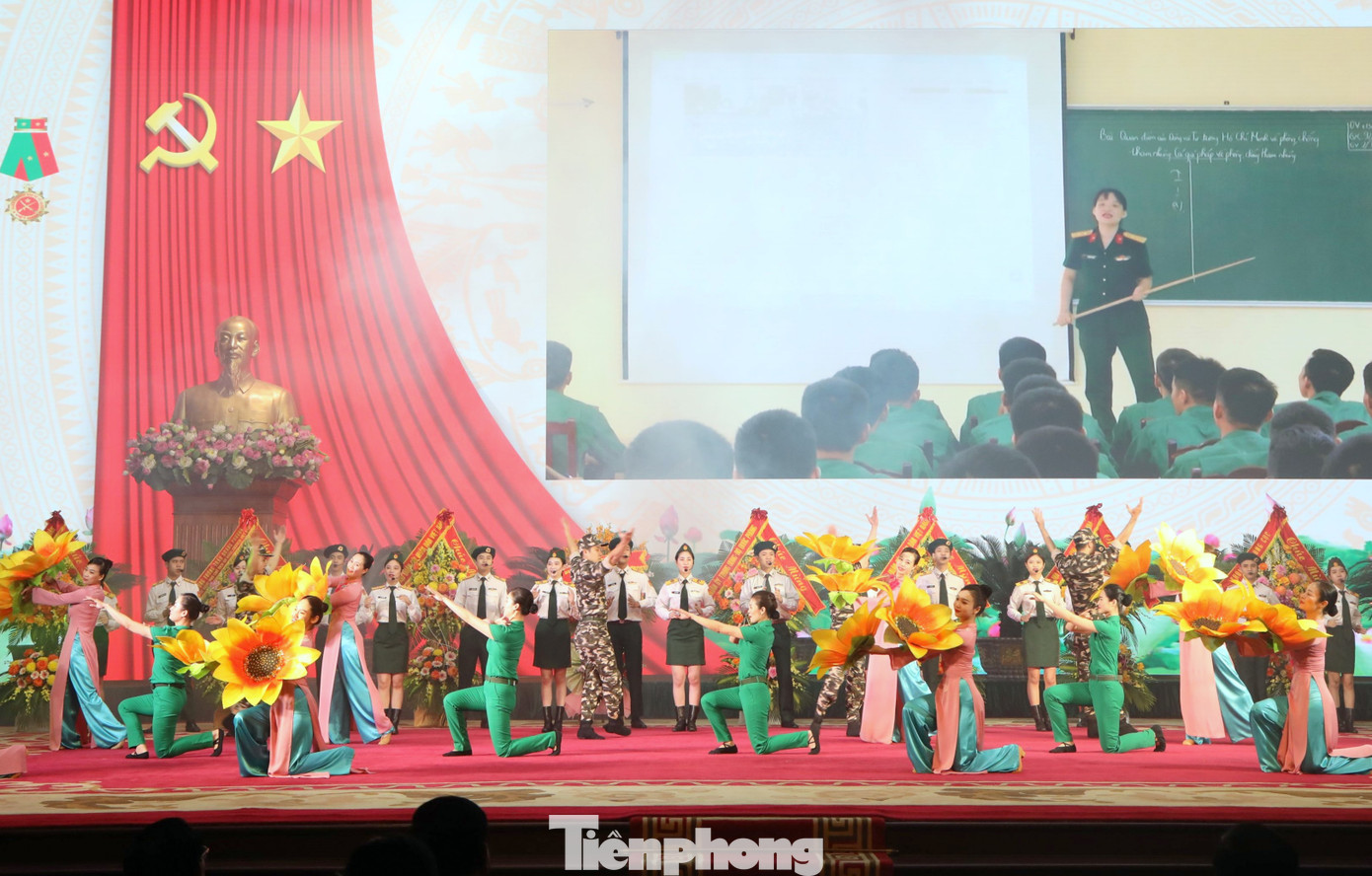 Đến nay, với hơn 9 vạn hội viên phụ nữ, có mặt ở hầu hết các lĩnh vực công tác và trên mọi miền đất nước; dù ở cương vị công tác nào, PNQĐ cũng luôn nêu cao tinh thần trách nhiệm, ý chí tự lực tự cường, cần cù, sáng tạo, không quản ngại khó khăn, gian khổ, hoàn thành xuất sắc nhiệm vụ được giao. Đến nay, với hơn 9 vạn hội viên phụ nữ, có mặt ở hầu hết các lĩnh vực công tác và trên mọi miền đất nước; dù ở cương vị công tác nào, PNQĐ cũng luôn nêu cao tinh thần trách nhiệm, ý chí tự lực tự cường, cần cù, sáng tạo, không quản ngại khó khăn, gian khổ, hoàn thành xuất sắc nhiệm vụ được giao.