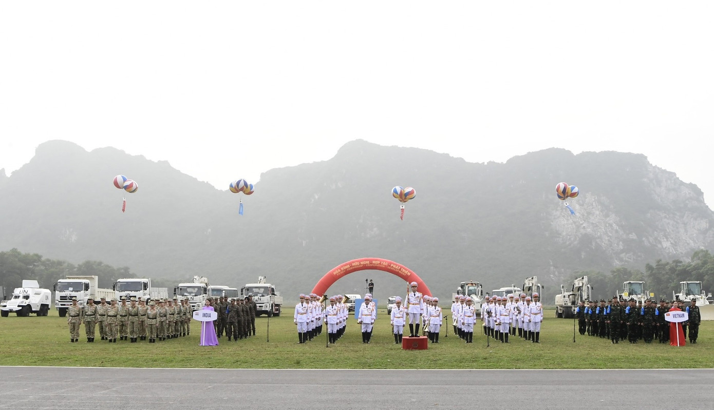 Đại diện lực lượng tham gia diễn tập VINBAX 2023 của Quân đội hai nước.