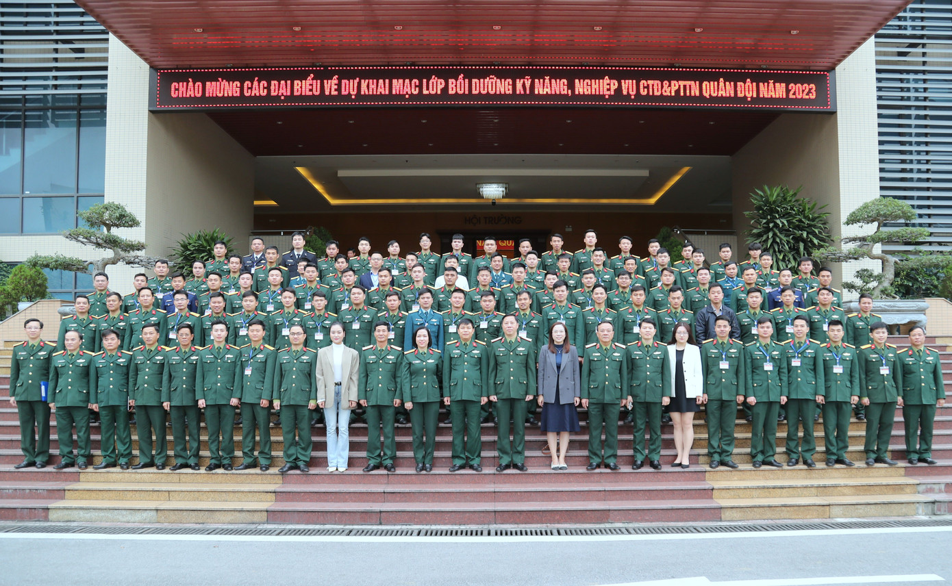 Lớp bồi dưỡng diễn ra trong thời gian một tháng với 17 chuyên đề cùng nhiều hoạt động bổ trợ thiết thực. Lớp bồi dưỡng diễn ra trong thời gian một tháng với 17 chuyên đề cùng nhiều hoạt động bổ trợ thiết thực.