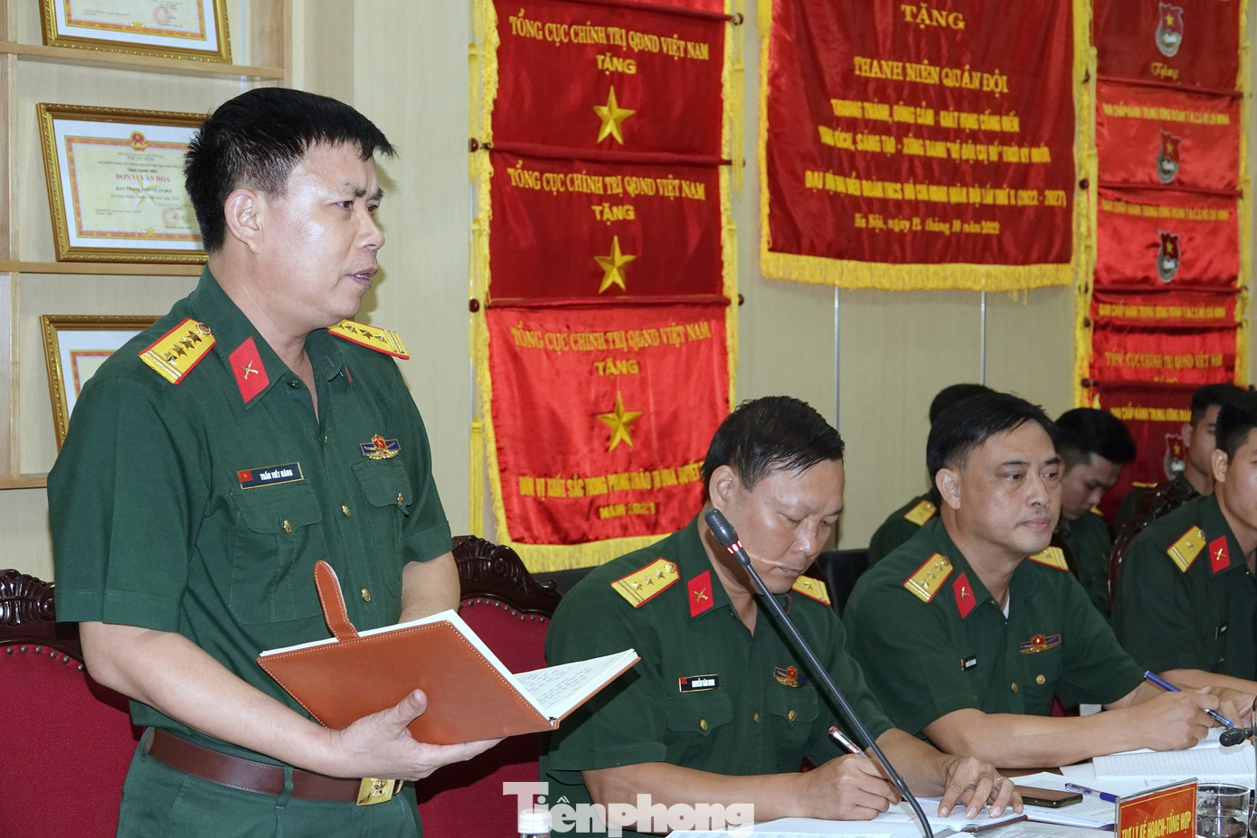 Đại tá Trần Viết Năng - Trưởng ban Thanh niên Quân đội phát biểu tại hội nghị. Đại tá Trần Viết Năng - Trưởng ban Thanh niên Quân đội phát biểu tại hội nghị.