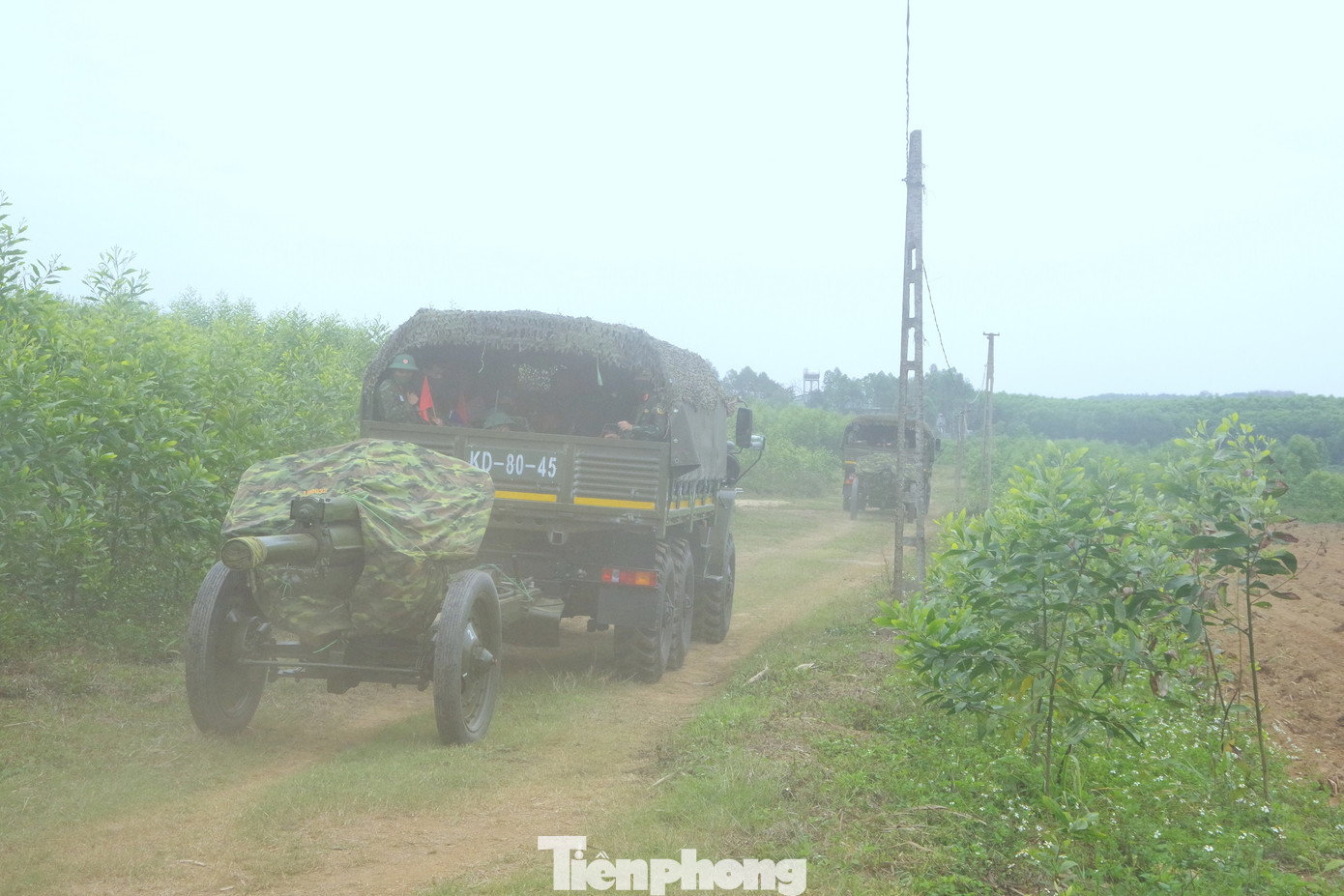 Huấn luyện chuyển trạng thái cơ động vào khu tập trung bí mật. Huấn luyện chuyển trạng thái cơ động vào khu tập trung bí mật.
