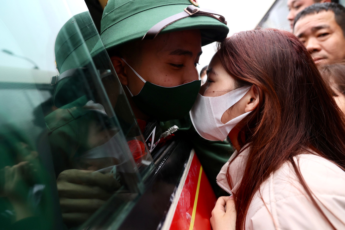 Lưu luyến phút chia tay