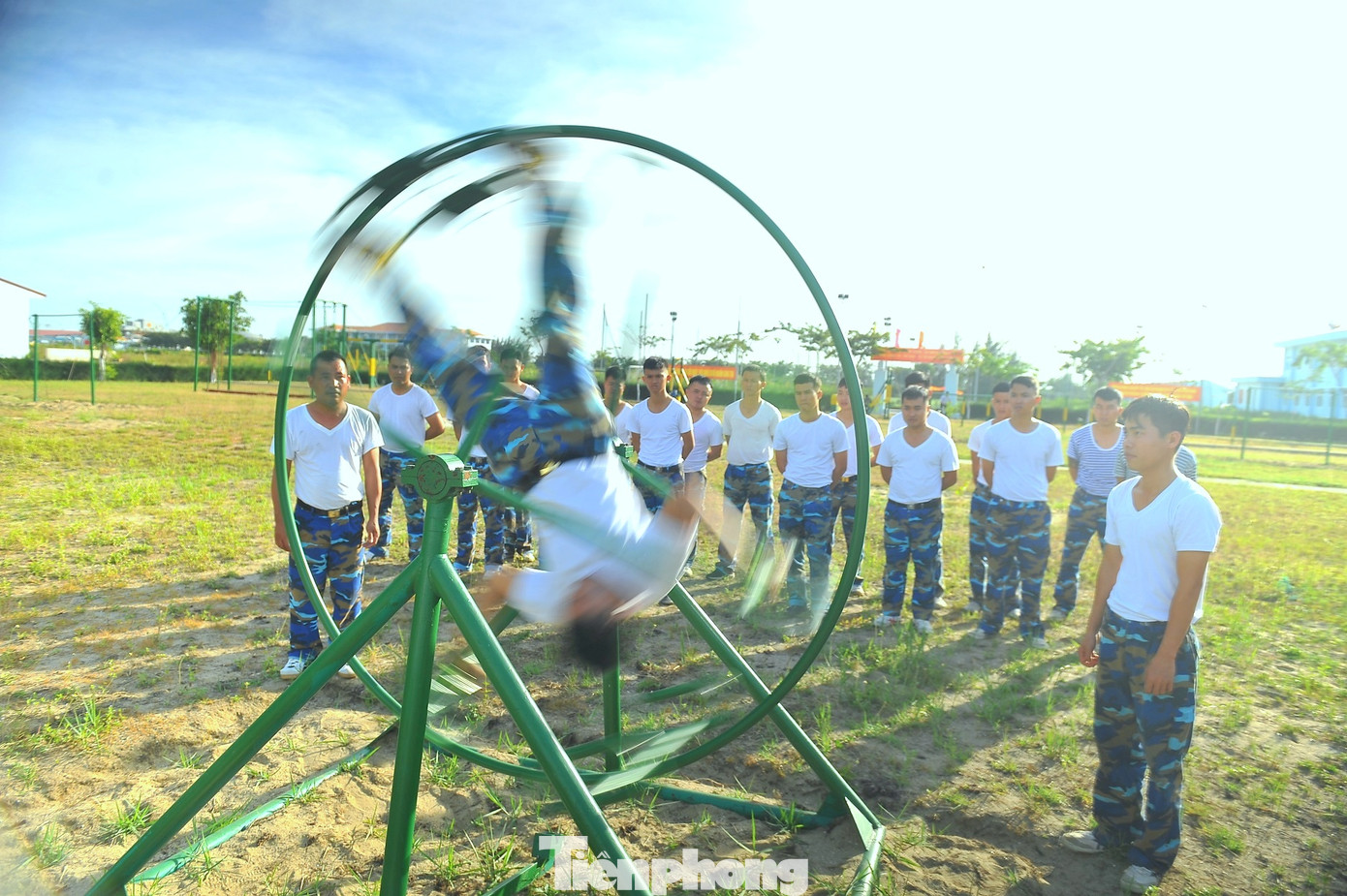 Huấn luyện vòng quay trụ. Huấn luyện vòng quay trụ.