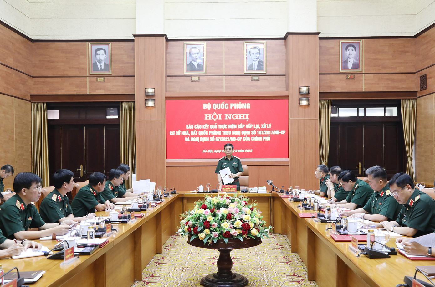 Dưới sự chủ trì của Đại tướng Phan Văn Giang - Ủy viên Bộ Chính trị, Phó Bí thư Quân ủy Trung ương, Bộ trưởng Bộ Quốc phòng, hội nghị có sự tham dự của lãnh đạo Bộ Quốc phòng, Bộ Tổng tham mưu, Tổng cục Chính trị cùng một số cơ quan, đơn vị. Dưới sự chủ trì của Đại tướng Phan Văn Giang - Ủy viên Bộ Chính trị, Phó Bí thư Quân ủy Trung ương, Bộ trưởng Bộ Quốc phòng, hội nghị có sự tham dự của lãnh đạo Bộ Quốc phòng, Bộ Tổng tham mưu, Tổng cục Chính trị cùng một số cơ quan, đơn vị.