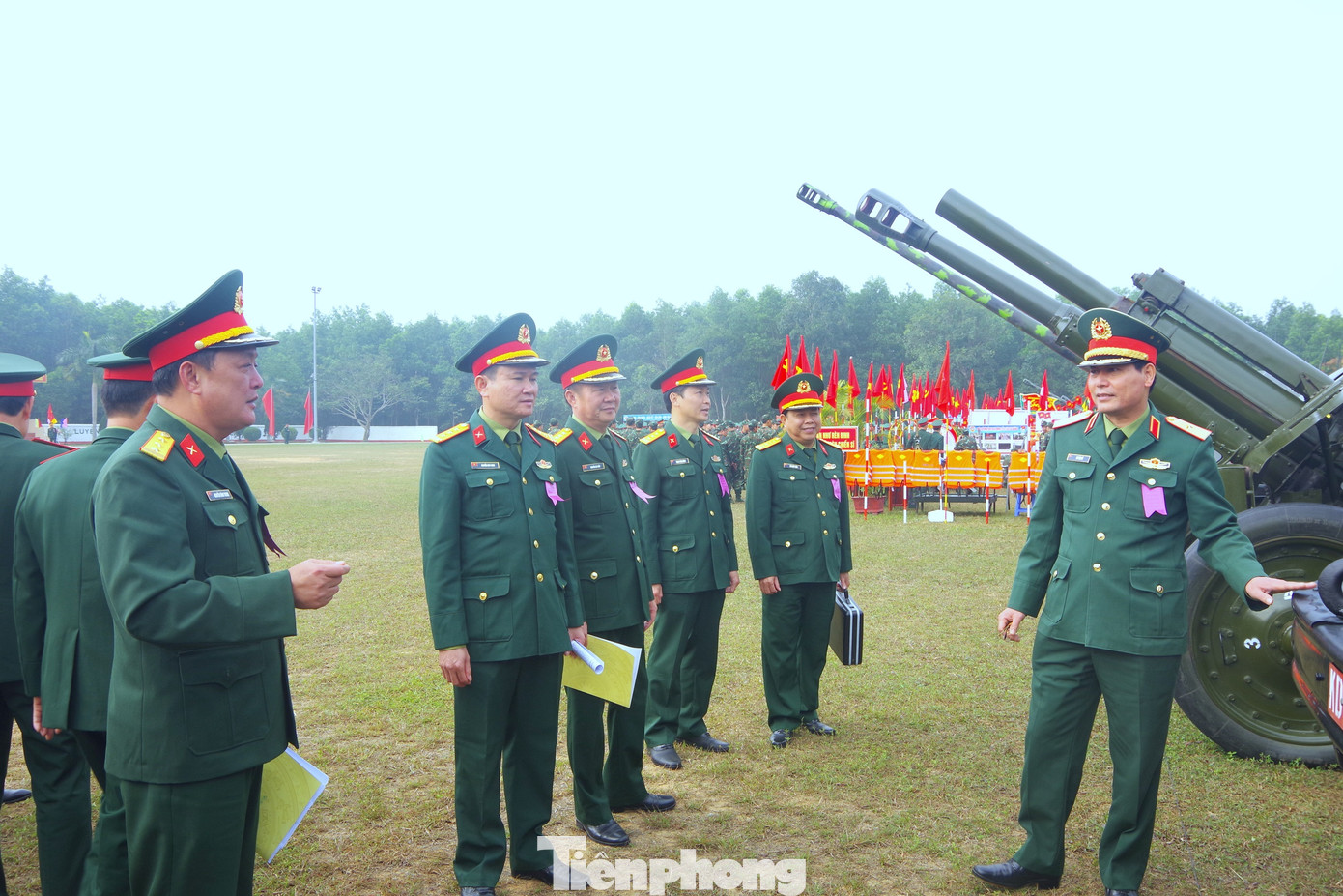 Lãnh đạo Bộ Tham mưu Quân khu 4 kiểm tra công tác chuẩn bị huấn luyện tại Lữ đoàn Pháo binh 16. Lãnh đạo Bộ Tham mưu Quân khu 4 kiểm tra công tác chuẩn bị huấn luyện tại Lữ đoàn Pháo binh 16.