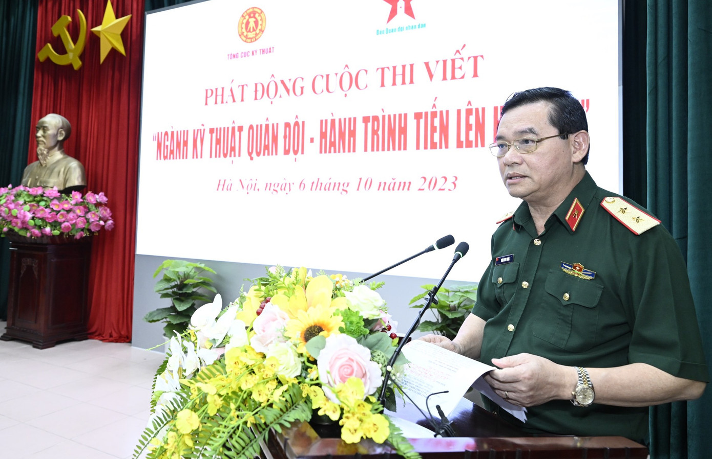 Trung tướng Trần Duy Hưng - Chính ủy Tổng cục Kỹ thuật (Trưởng ban chỉ đạo cuộc thi) phát biểu tại lễ phát động cuộc thi, sáng 6/10.