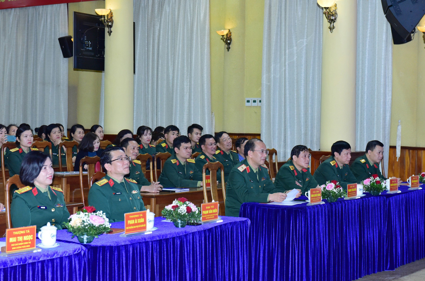 Tới dự diễn đàn có lãnh đạo, đại biểu các cơ quan, đơn vị trong Quân đội.