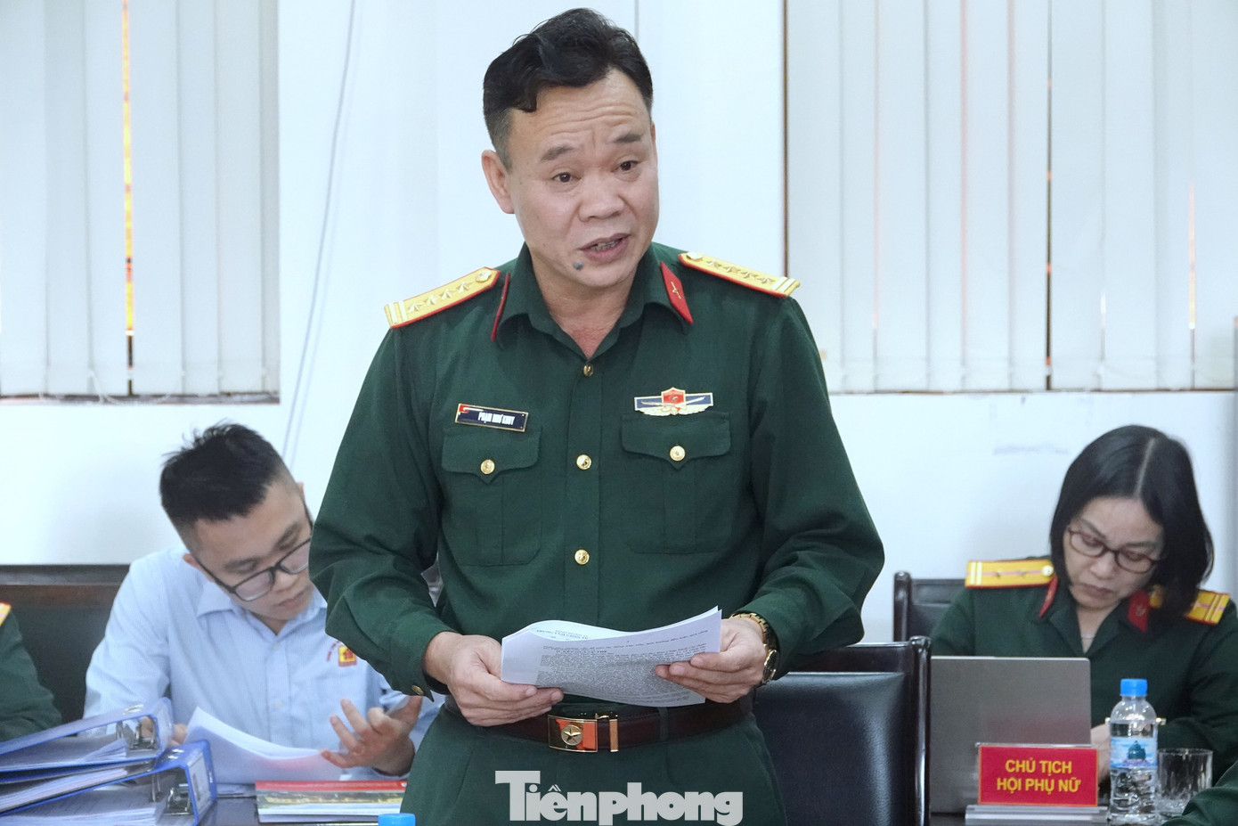 Đại tá Phạm Như Khuy - Bí thư Đảng ủy, Phó Giám đốc Trung tâm Giáo dục nghề nghiệp Thành An báo cáo kết quả thực hiện công tác PBGDPL và thực hiện Đề án 1371 cho thanh niên.