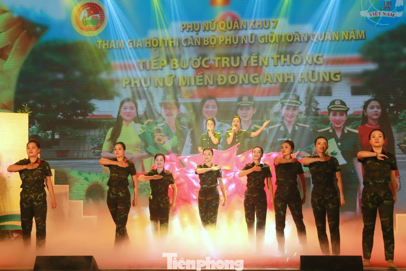 Phần thi tuyên truyền của phụ nữ lực lượng vũ trang Quân khu 7 với chủ đề “Tiếp bước truyền thống phụ nữ miền Đông anh hùng”.