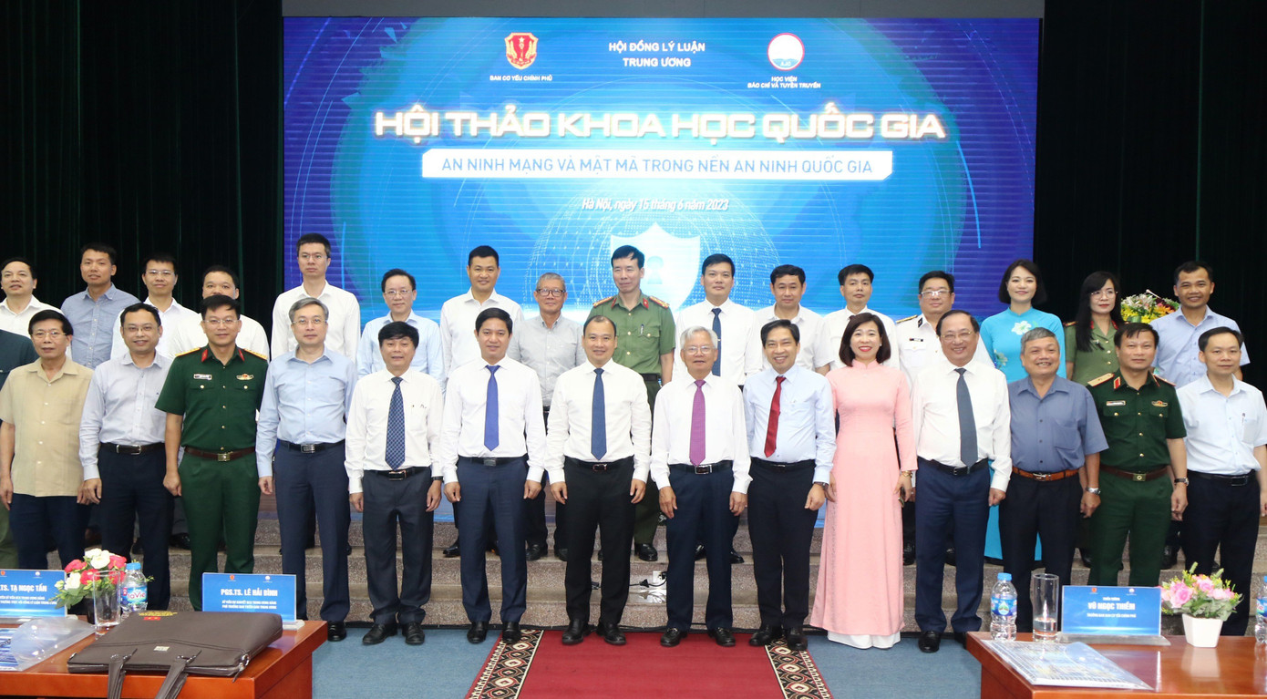 Các đại biểu tham dự hội thảo, sáng 15/6.