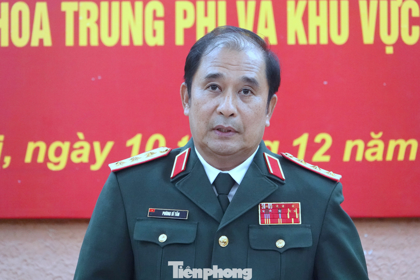 Thượng tướng Phùng Sĩ Tấn phát biểu tại lễ trao Quyết định của Chủ tịch nước. Thượng tướng Phùng Sĩ Tấn phát biểu tại lễ trao Quyết định của Chủ tịch nước.