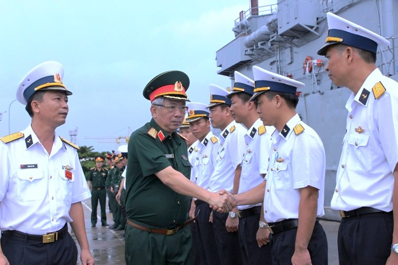 Thứ trưởng Bộ Quốc phòng kiểm tra công tác sẵn sàng chiến đấu tại Lữ đoàn 171 (Vùng 2 Hải quân), tháng 5/2018. Ảnh: Mai Thắng