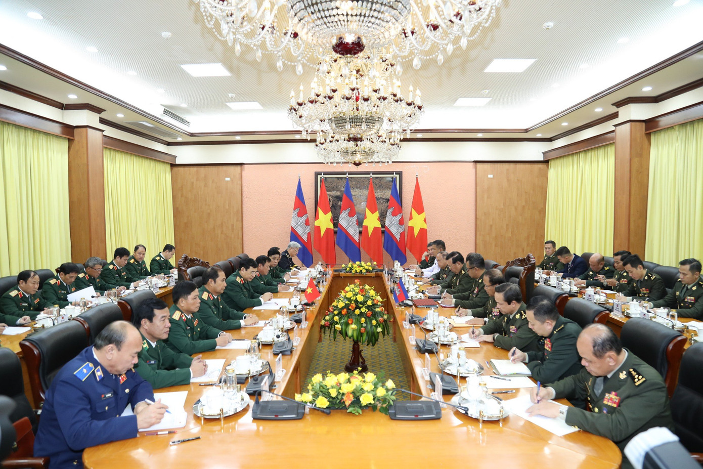 Quang cảnh hội đàm giữa hai đoàn. Quang cảnh hội đàm giữa hai đoàn.