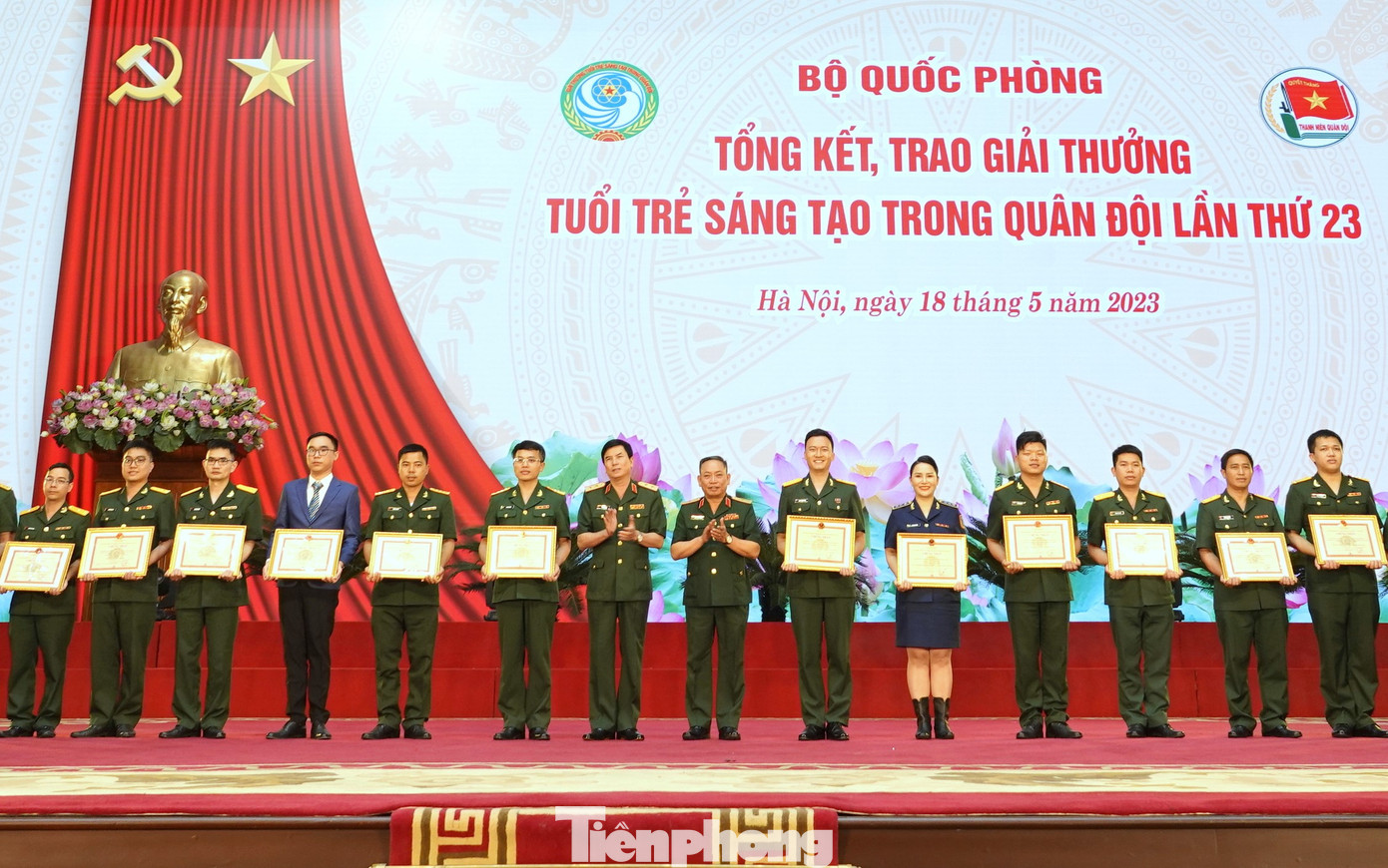 Các nhóm đoạt giải.