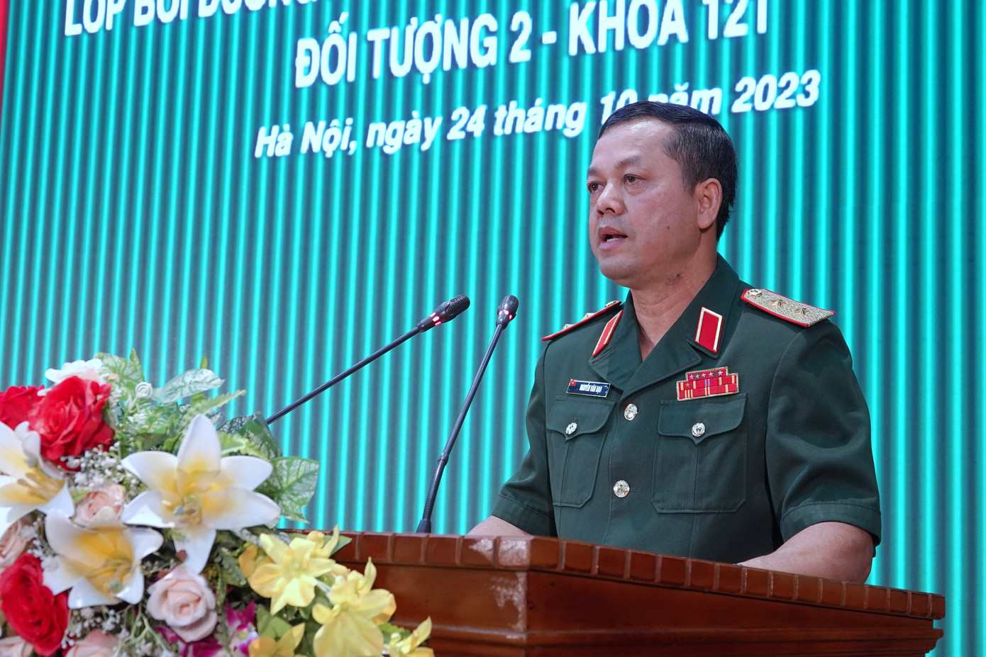 Trung tướng, PGS.TS Nguyễn Văn Bạo - Giám đốc Học viện Chính trị phát biểu tại Lễ tốt nghiệp Lớp bồi dưỡng kiến thức quốc phòng và an ninh đối tượng 2 - Khóa 121. Trung tướng, PGS.TS Nguyễn Văn Bạo - Giám đốc Học viện Chính trị phát biểu tại Lễ tốt nghiệp Lớp bồi dưỡng kiến thức quốc phòng và an ninh đối tượng 2 - Khóa 121.