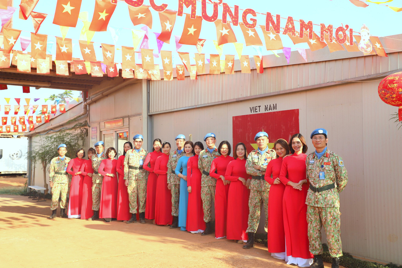 Cán bộ, nhân viên BVDC 2.4 tại khu vực đóng quân