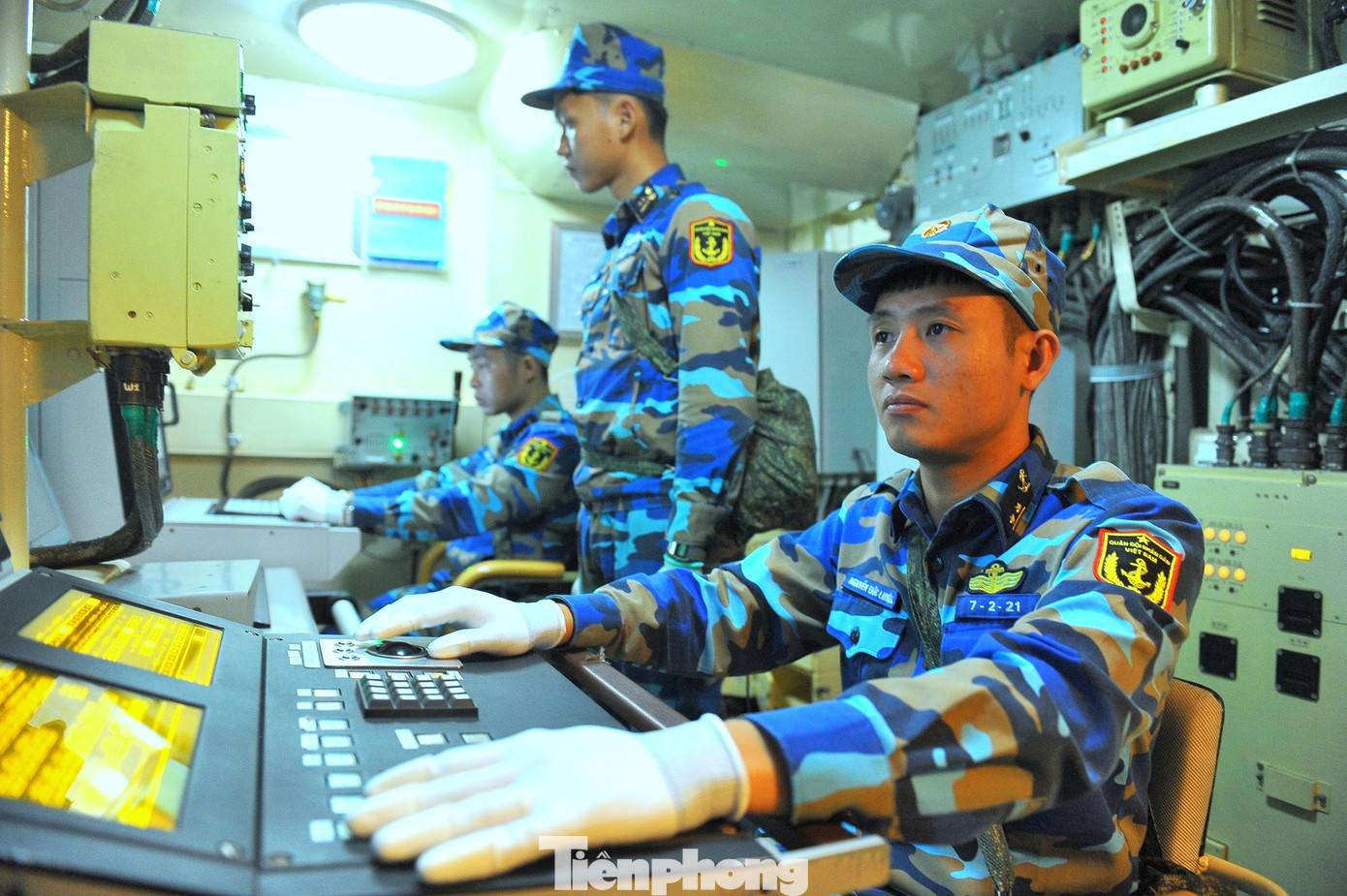 Tàu 382 huấn luyện công kích tên lửa. Tàu 382 huấn luyện công kích tên lửa.