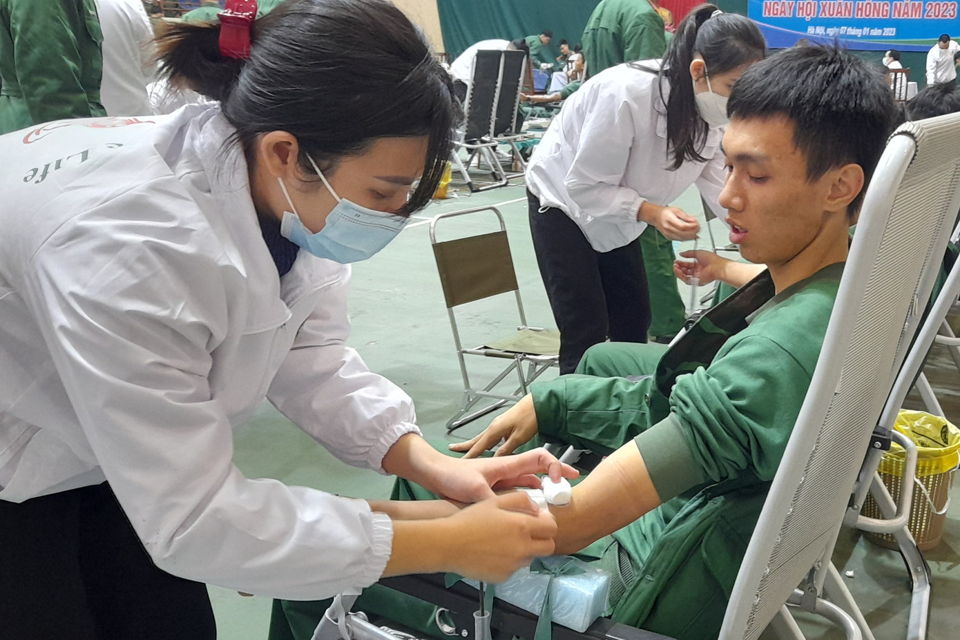 Tại ngày hội, với tinh thần xung kích, tình nguyện, hơn 800 cán bộ, ĐVTN Trường SQLQ 1 đã tham gia đăng ký hiến máu tình nguyện và thu được 639 đơn vị máu an toàn để phục vụ công tác cứu chữa bộ đội và nhân dân.