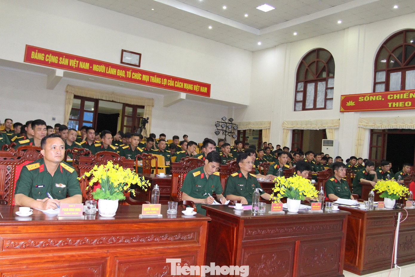 Các đại biểu tham dự tọa đàm. Các đại biểu tham dự tọa đàm.