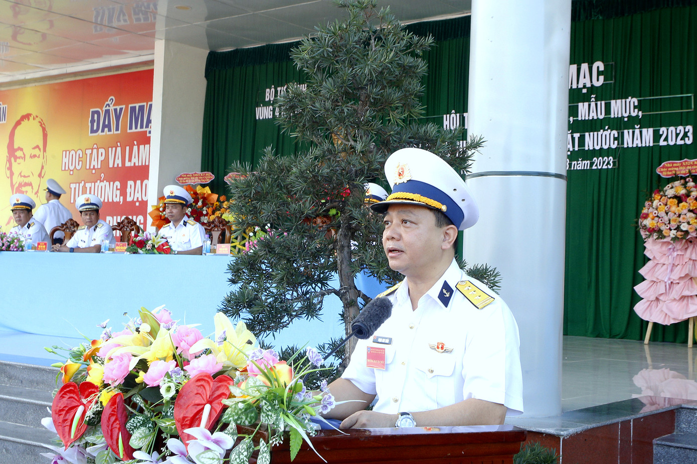 Thượng tá Phạm Anh Tuấn - Phó Tư lệnh, Tham mưu trưởng Vùng 4 Hải quân phát biểu khai mạc hội thi, hội thao. Thượng tá Phạm Anh Tuấn - Phó Tư lệnh, Tham mưu trưởng Vùng 4 Hải quân phát biểu khai mạc hội thi, hội thao.