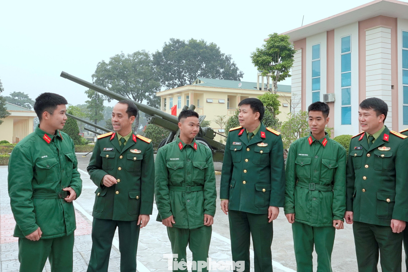 Lãnh đạo Ban Thanh niên Quân đội và Cục Chính trị Binh chủng Pháo binh trao đổi với đoàn viên Lữ đoàn 45 về việc thực hiện công tác PBGDPL, sáng 6/1 Lãnh đạo Ban Thanh niên Quân đội và Cục Chính trị Binh chủng Pháo binh trao đổi với đoàn viên Lữ đoàn 45 về việc thực hiện công tác PBGDPL, sáng 6/1