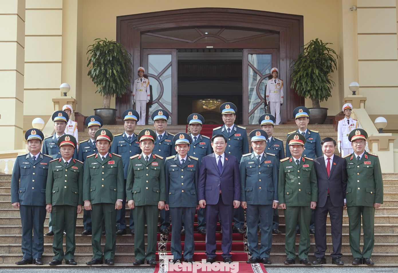 Chủ tịch Quốc hội cùng các tướng lĩnh cấp cao dự lễ kỷ niệm.