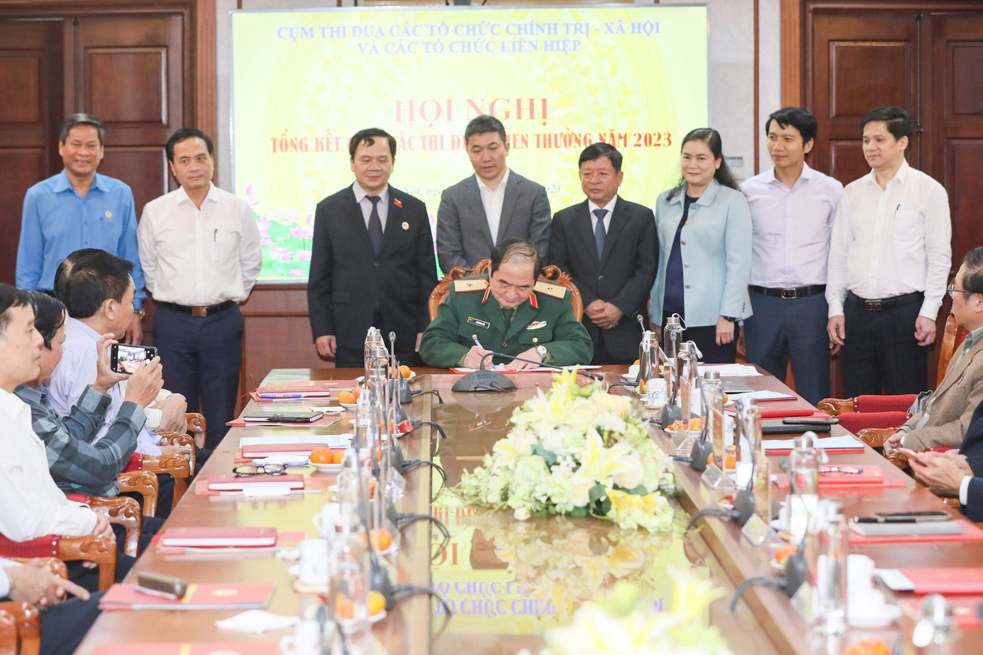 Tại hội nghị, Cụm thi đua các tổ chức chính trị - xã hội và các tổ chức liên hiệp đã ký giao ước thi đua năm 2024.