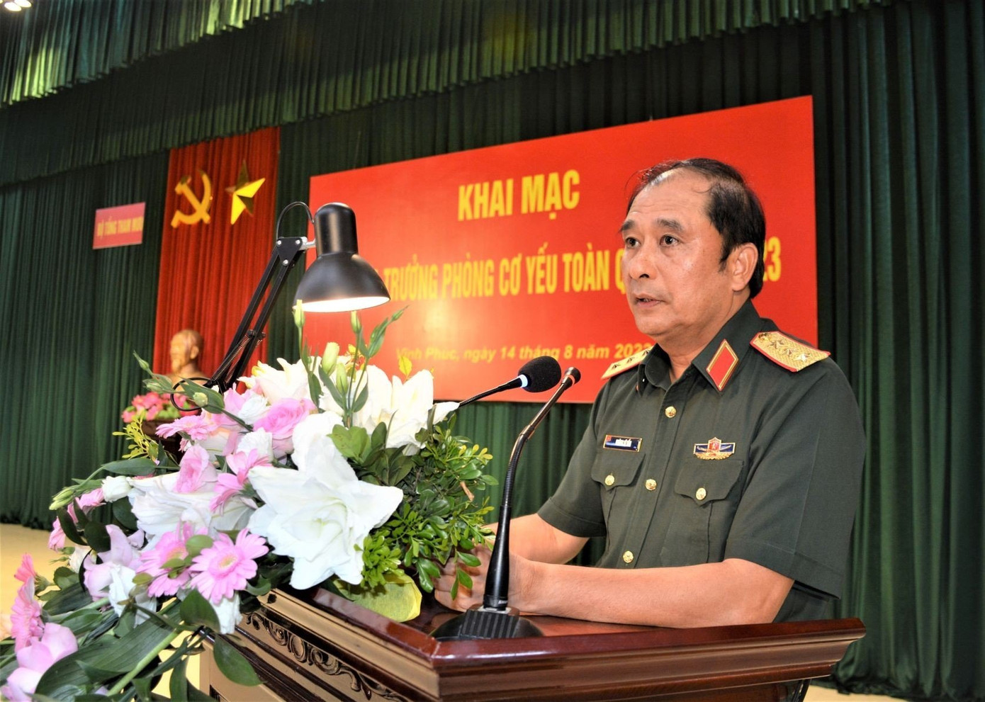 Thượng tướng Phùng Sĩ Tấn - Phó Tổng tham mưu trưởng Quân đội nhân dân Việt Nam, phát biểu khai mạc đợt kiểm tra, sáng 14/8.