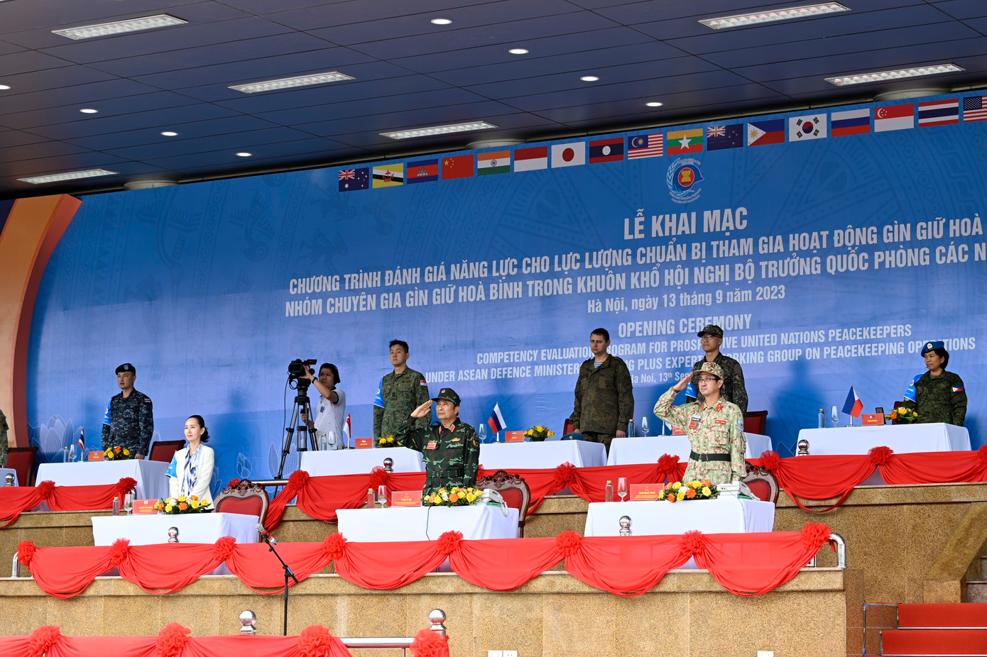 Đại diện lãnh đạo các nước ADMM+ tham dự lễ khai mạc. Đại diện lãnh đạo các nước ADMM+ tham dự lễ khai mạc.