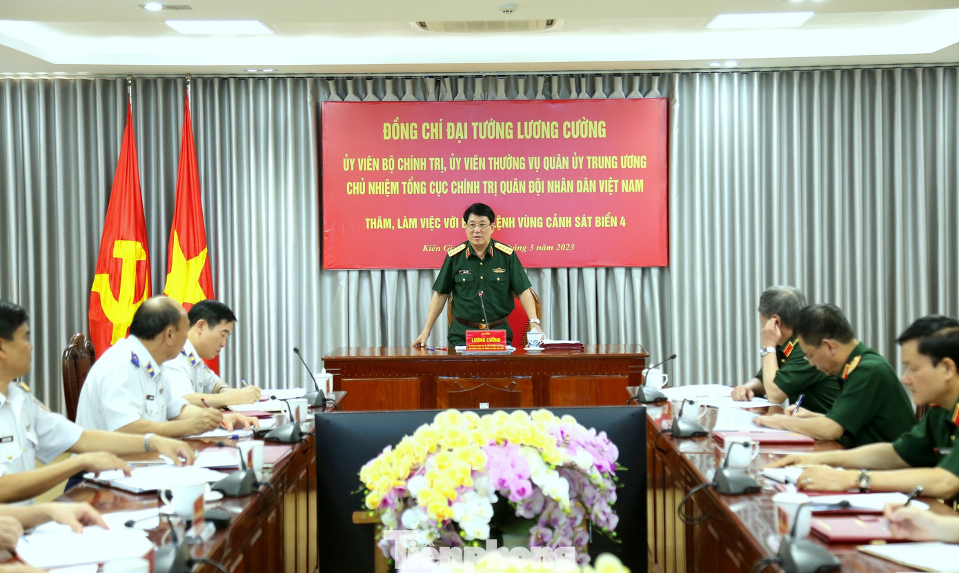Đại tướng Lương Cường phát biểu trong buổi làm việc tại BTL Vùng Cảnh sát biển 4, ngày 25/3.