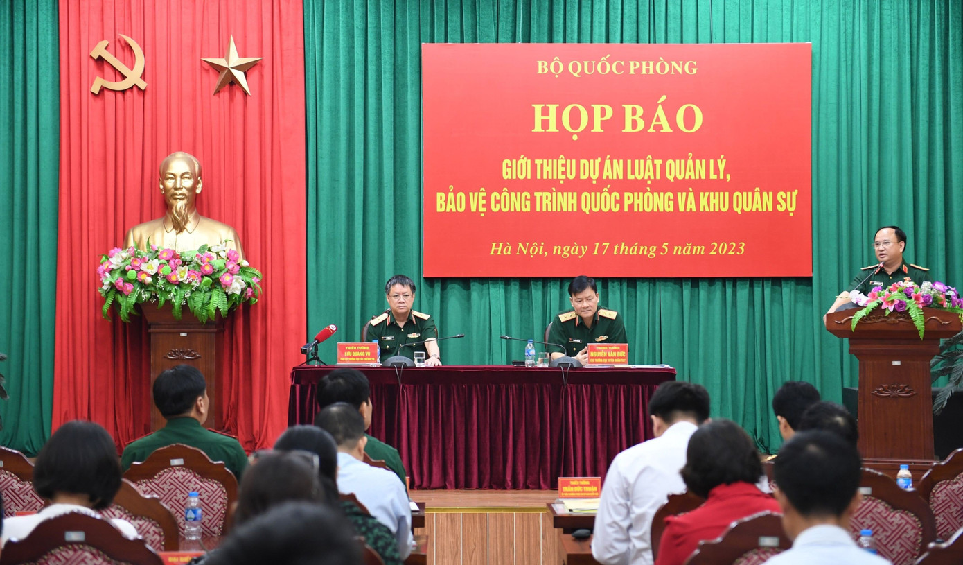Quang cảnh họp báo. Quang cảnh họp báo.