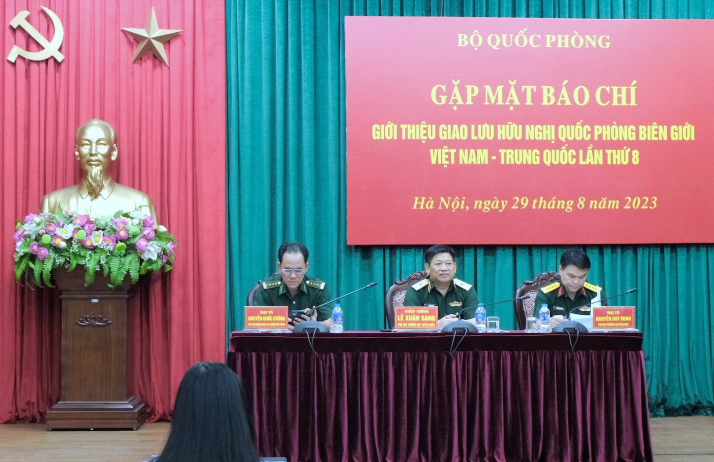 Đồng chủ trì buổi gặp mặt báo chí có lãnh đạo Cục Tuyên huấn (Tổng cục Chính trị Quân đội nhân dân Việt Nam), Cục Chính trị Bộ đội Biên phòng và Cục Đối ngoại (Bộ Quốc phòng).