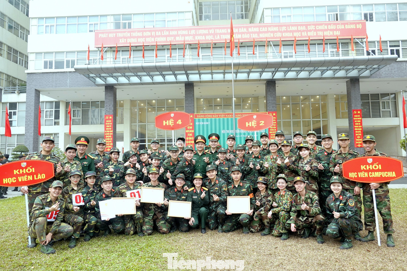 Hội thi đã góp phần củng cố, tăng cường tình đoàn kết giữa các học viên 3 nước Việt Nam, Lào và Campuchia. Ảnh: Nguyễn Minh