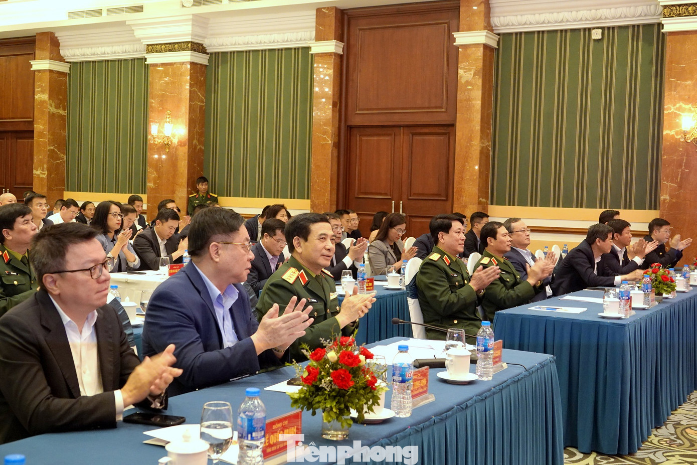 Các đại biểu tham dự chương trình Các đại biểu tham dự chương trình