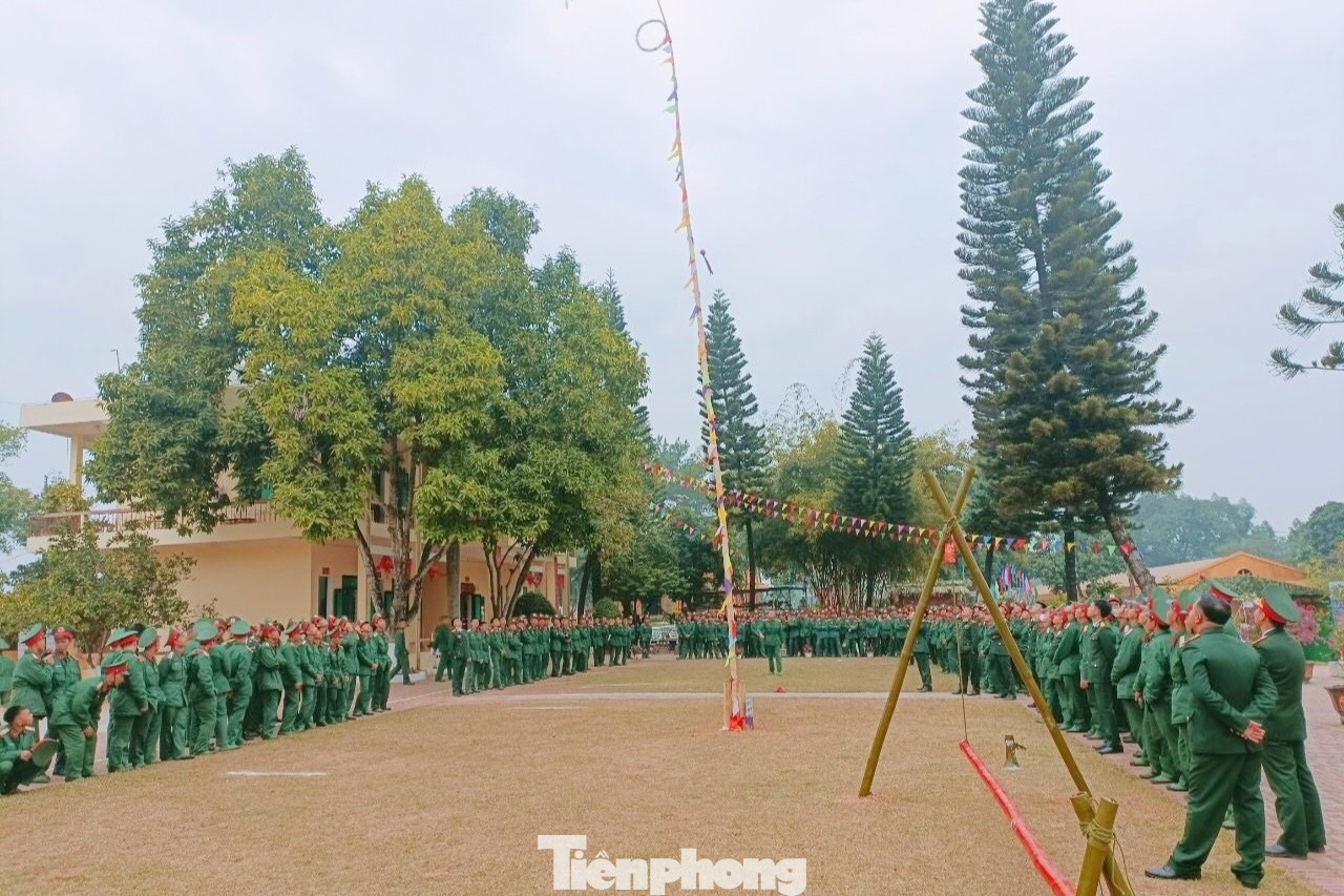 Sôi nổi trò chơi ném còn