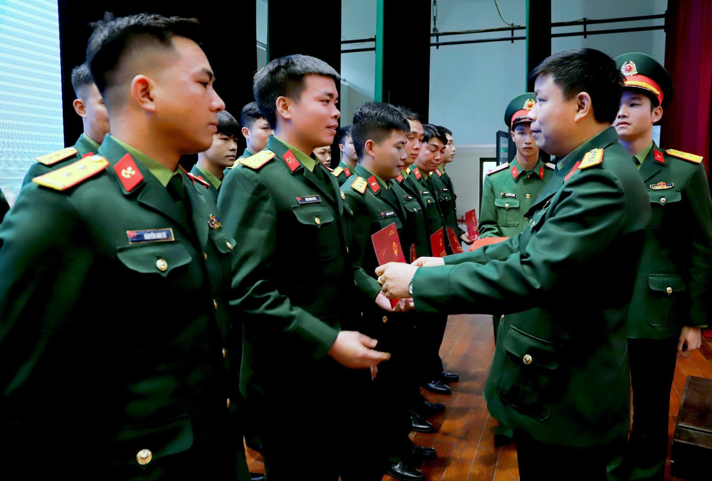 Kết thúc lớp bồi dưỡng, 100% học viên đều đạt khá, giỏi; trong đó có 20 người đạt giỏi.