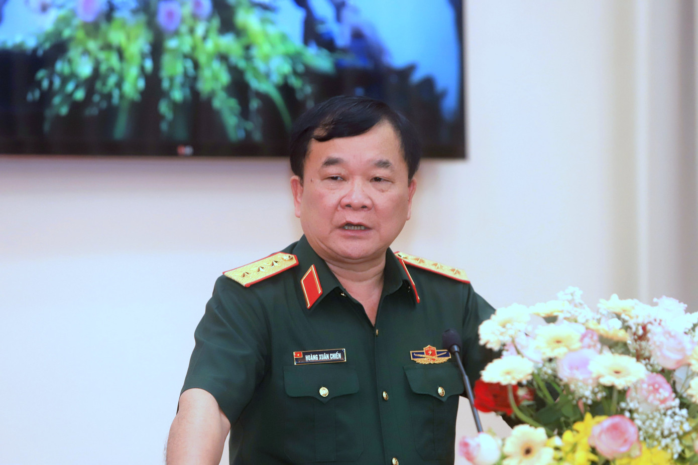 Thượng tướng Hoàng Xuân Chiến - Thứ trưởng Bộ Quốc phòng, Tổ trưởng Tổ Công tác liên ngành, Trưởng ban Chỉ đạo Bộ Quốc phòng về tham gia hoạt động GGHB LHQ phát biểu kết luận hội nghị.