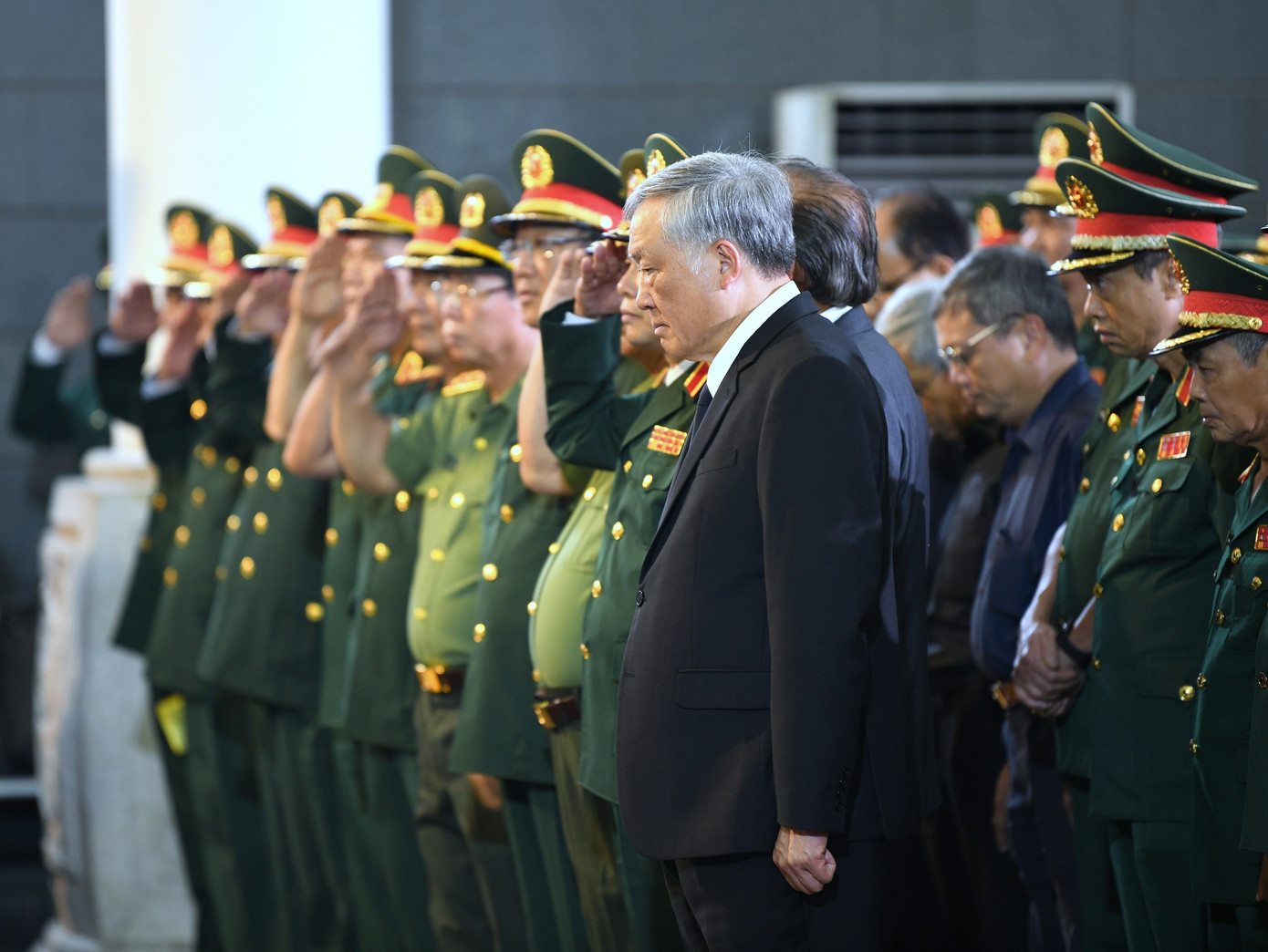 Lãnh đạo Đảng, Nhà nước, Quân ủy Trung ương - Bộ Quốc phòng và gia đình Thượng tướng Nguyễn Chí Vịnh tại Lễ truy điệu. Lãnh đạo Đảng, Nhà nước, Quân ủy Trung ương - Bộ Quốc phòng và gia đình Thượng tướng Nguyễn Chí Vịnh tại Lễ truy điệu.