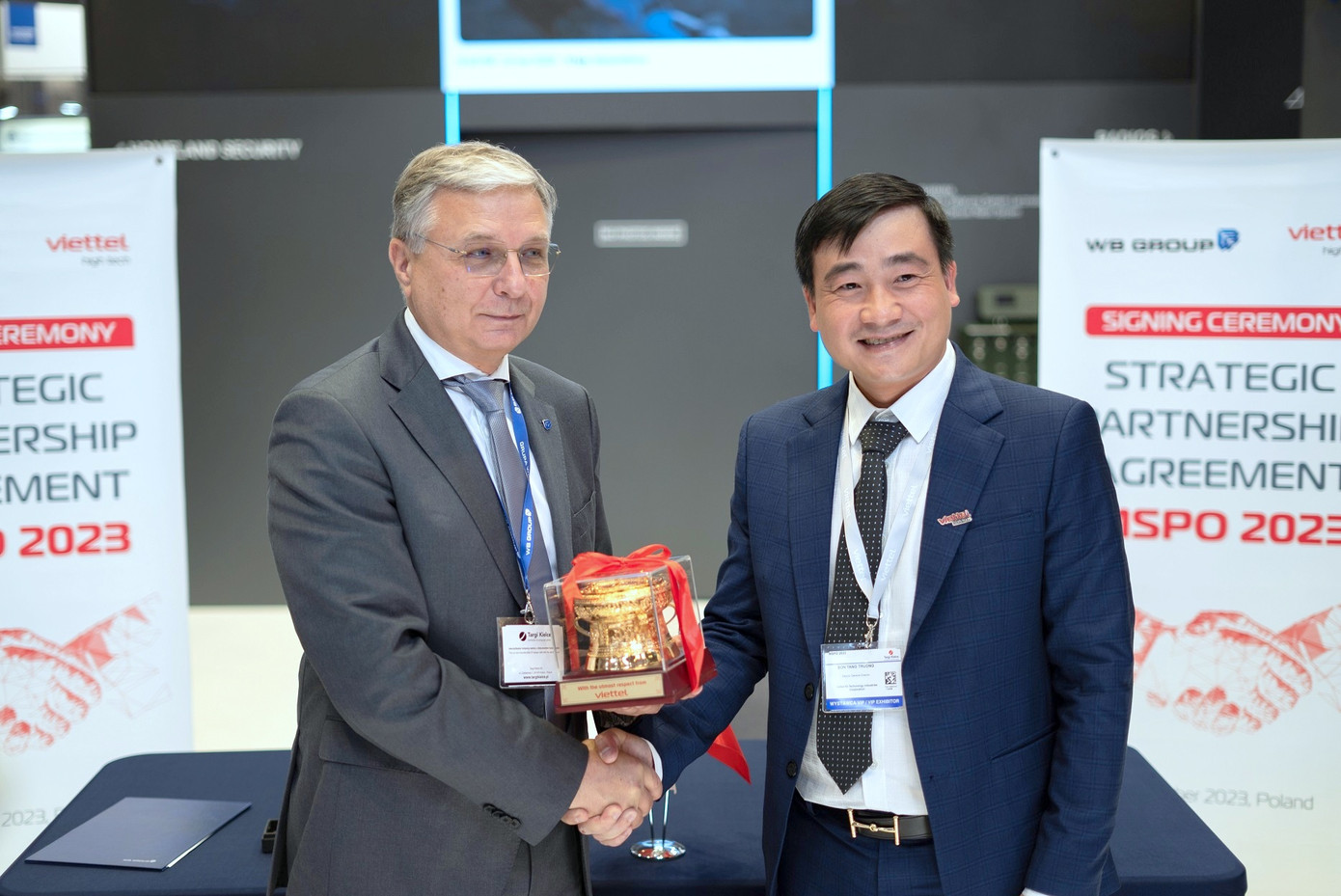 Đại diện Viettel High Tech và WB Group tại lễ ký kết Hợp tác chiến lược.