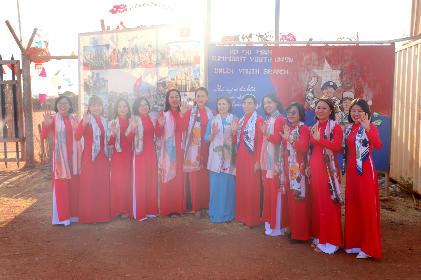 Nữ quân nhân BVDC 2.4 Việt Nam trong trang phục áo dài truyền thống chuẩn bị đón Tết cổ truyền dân tộc tại Nam Sudan