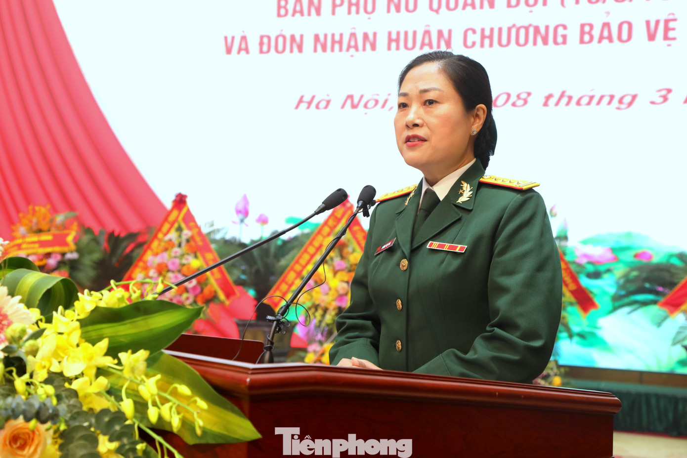 Đại tá Phùng Thị Phú trình bày diễn văn tại lễ kỷ niệm Đại tá Phùng Thị Phú trình bày diễn văn tại lễ kỷ niệm