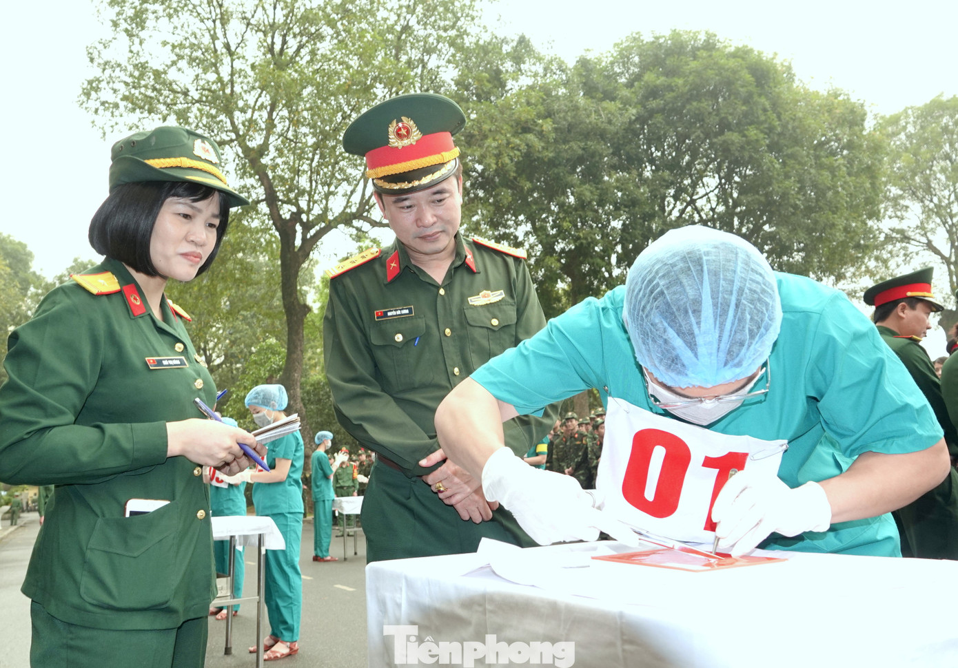 Thực hiện kỹ thuật cắt, rạch trên mô hình silicon.