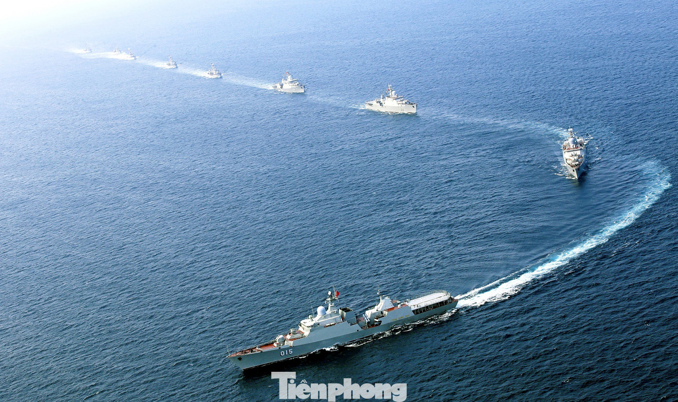 Biên đội tàu chiến của Lữ đoàn 162 (Vùng 4 Hải quân) hành quân trên biển. Ảnh: Đức Thu Biên đội tàu chiến của Lữ đoàn 162 (Vùng 4 Hải quân) hành quân trên biển. Ảnh: Đức Thu