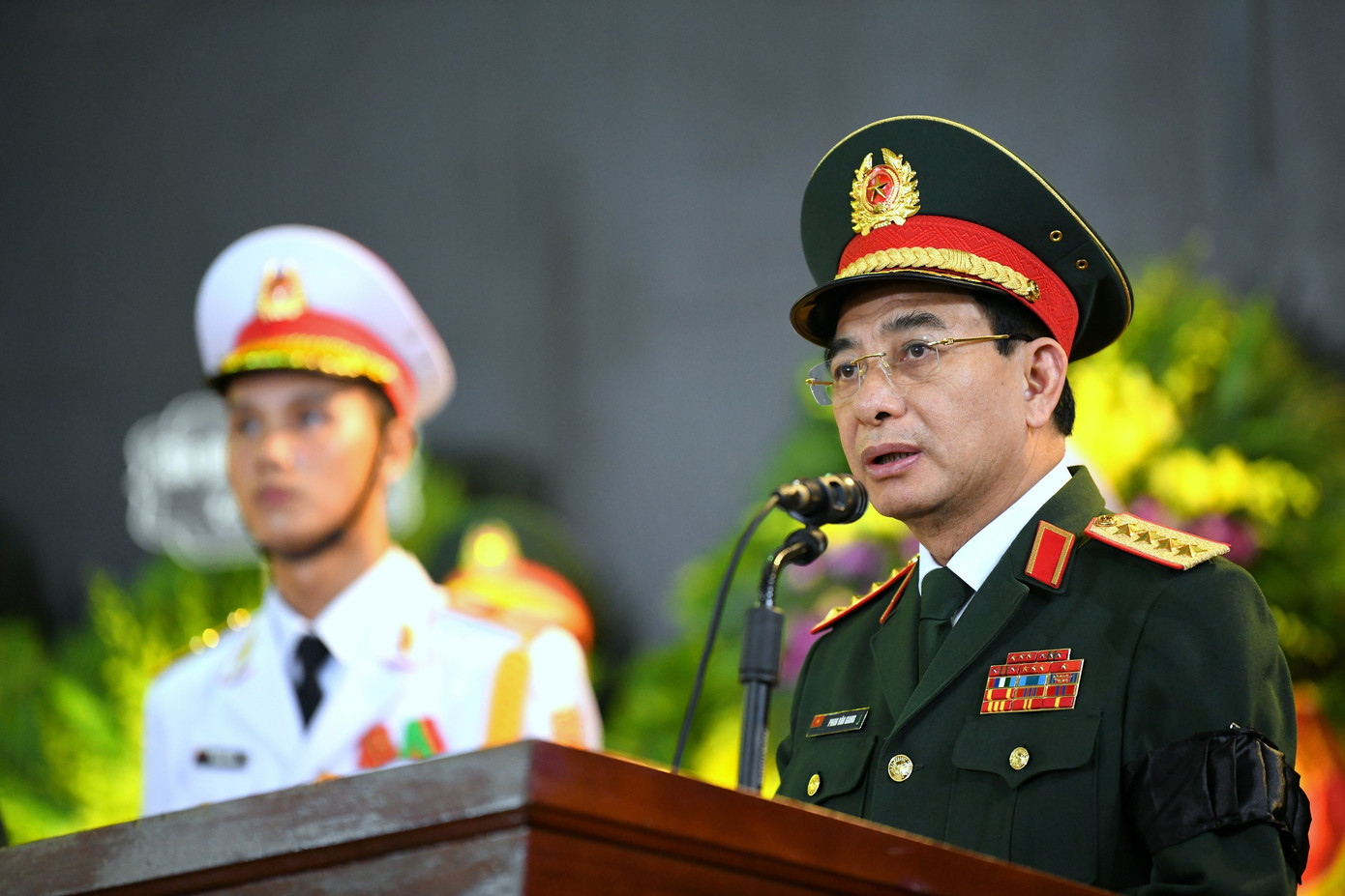 Đại tướng Phan Văn Giang đọc điếu văn truy điệu Thượng tướng Nguyễn Chí Vịnh. Đại tướng Phan Văn Giang đọc điếu văn truy điệu Thượng tướng Nguyễn Chí Vịnh.