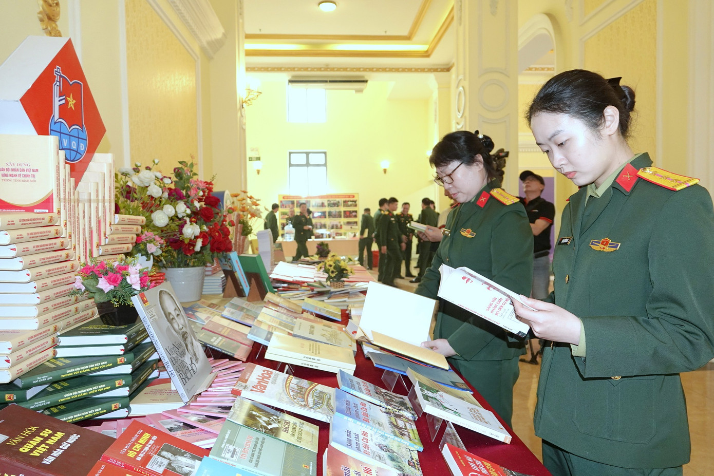 Khu trưng bày của Thư viện Quân đội tại hội nghị Khu trưng bày của Thư viện Quân đội tại hội nghị