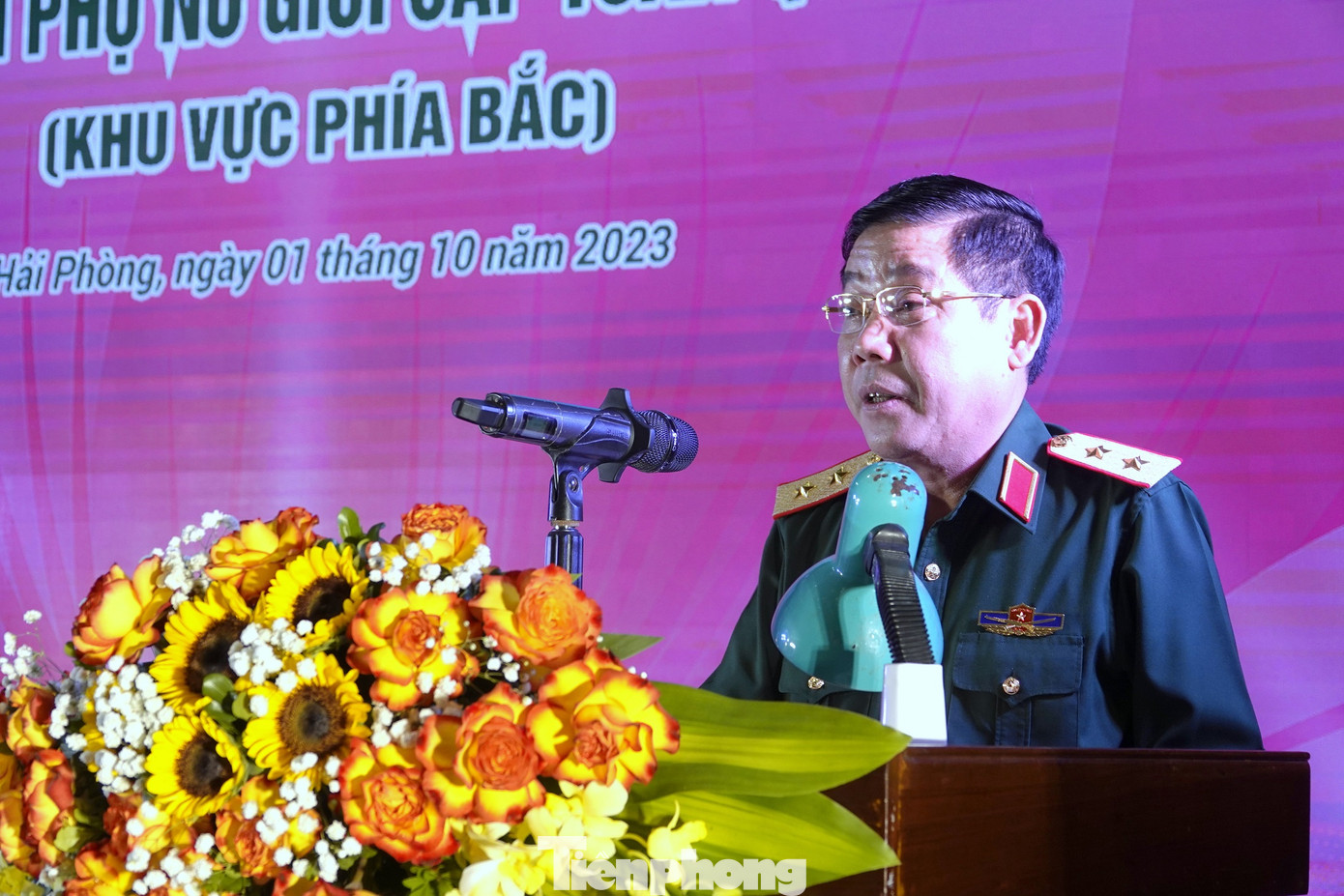 Trung tướng Nguyễn Văn Gấu - Phó Chủ nhiệm Tổng cục Chính trị QĐND Việt Nam phát biểu khai mạc hội thi. Trung tướng Nguyễn Văn Gấu - Phó Chủ nhiệm Tổng cục Chính trị QĐND Việt Nam phát biểu khai mạc hội thi.