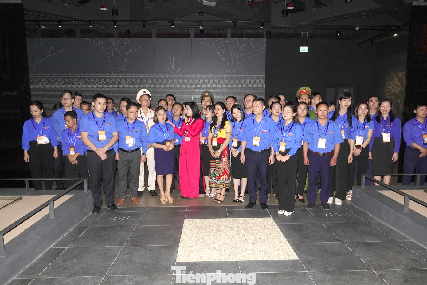 Ngay sau lễ báo công và vào Lăng viếng Bác, đoàn đại biểu cán bộ Đoàn nhận giải thưởng Lý Tự Trọng năm 2023 đã tới tham quan nhà Quốc hội.